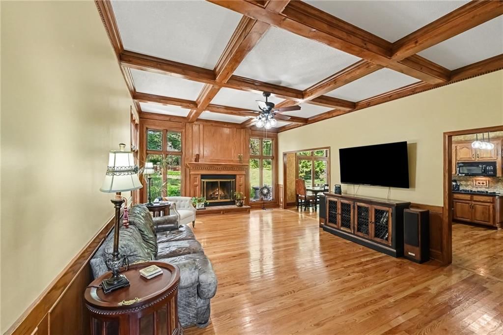 Photo 6 of 44 - 8225 NW Weatherby Drive, Weatherby Lake, MO 64152
