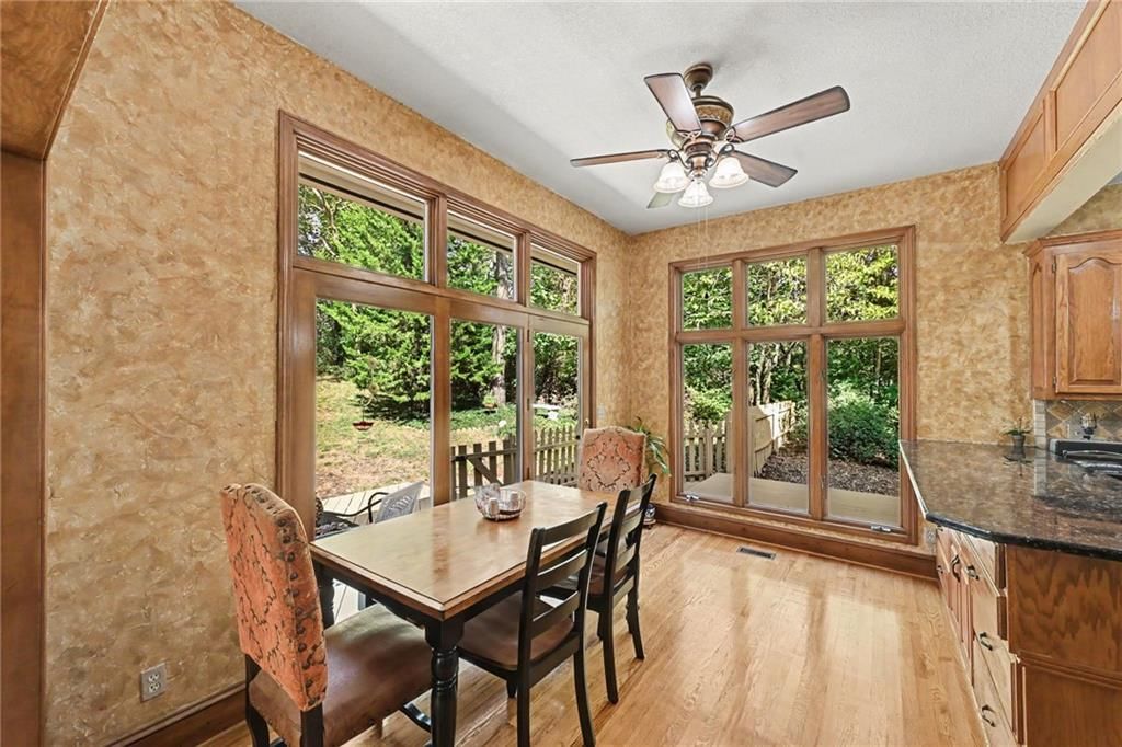 Sunroom and breakfast nook at 8225 NW Weatherby Drive, Weatherby Lake, MO 64152