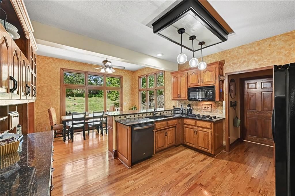 Photo 11 of 44 - 8225 NW Weatherby Drive, Weatherby Lake, MO 64152