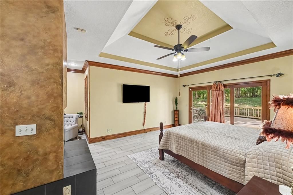 Photo 15 of 44 - 8225 NW Weatherby Drive, Weatherby Lake, MO 64152