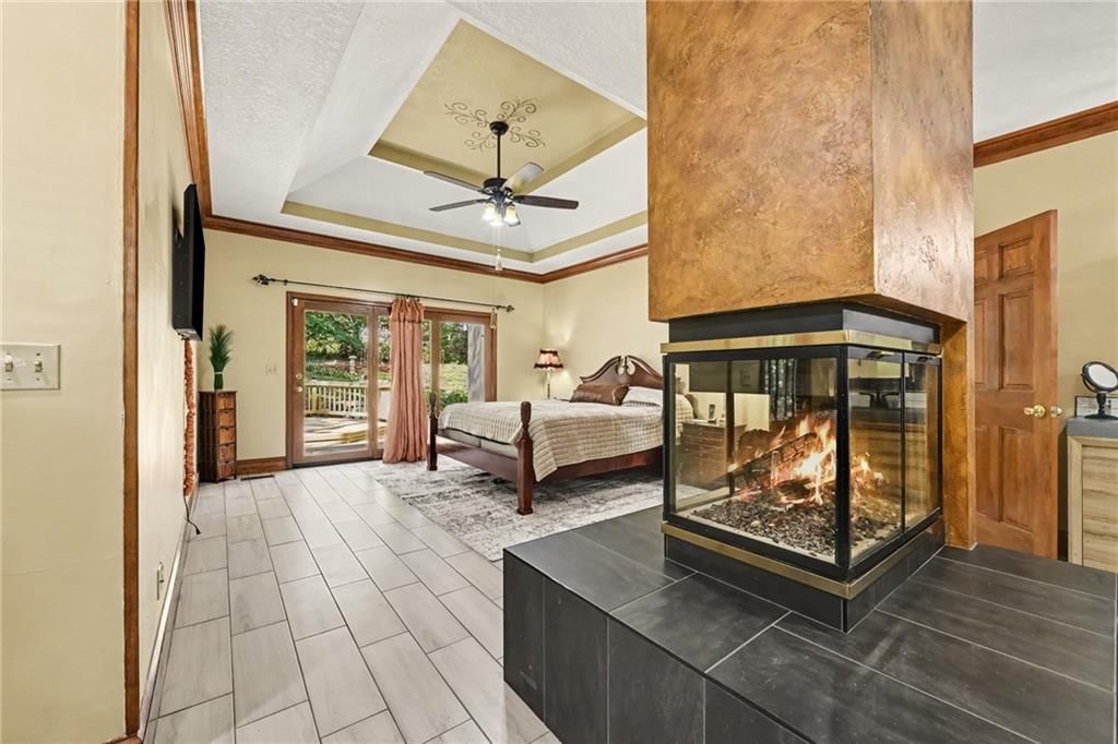 Photo 16 of 44 - 8225 NW Weatherby Drive, Weatherby Lake, MO 64152