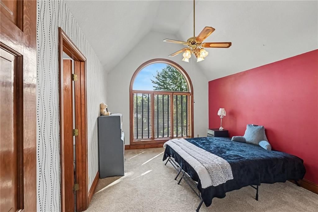 Photo 22 of 44 - 8225 NW Weatherby Drive, Weatherby Lake, MO 64152