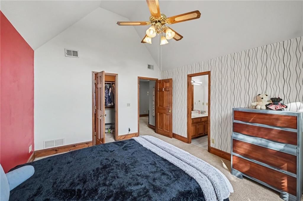 Photo 23 of 44 - 8225 NW Weatherby Drive, Weatherby Lake, MO 64152