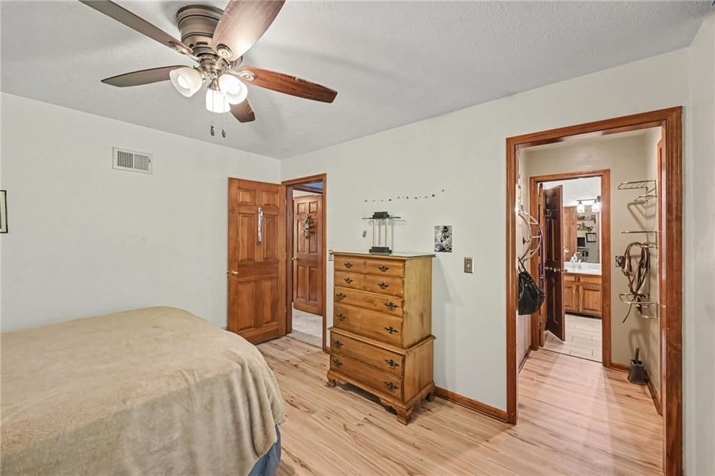 Photo 28 of 44 - 8225 NW Weatherby Drive, Weatherby Lake, MO 64152