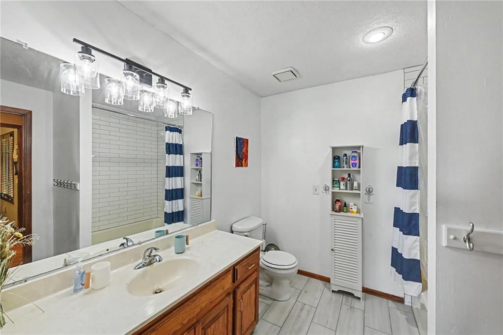 Photo 29 of 44 - 8225 NW Weatherby Drive, Weatherby Lake, MO 64152