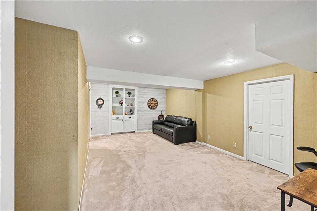 Photo 31 of 44 - 8225 NW Weatherby Drive, Weatherby Lake, MO 64152