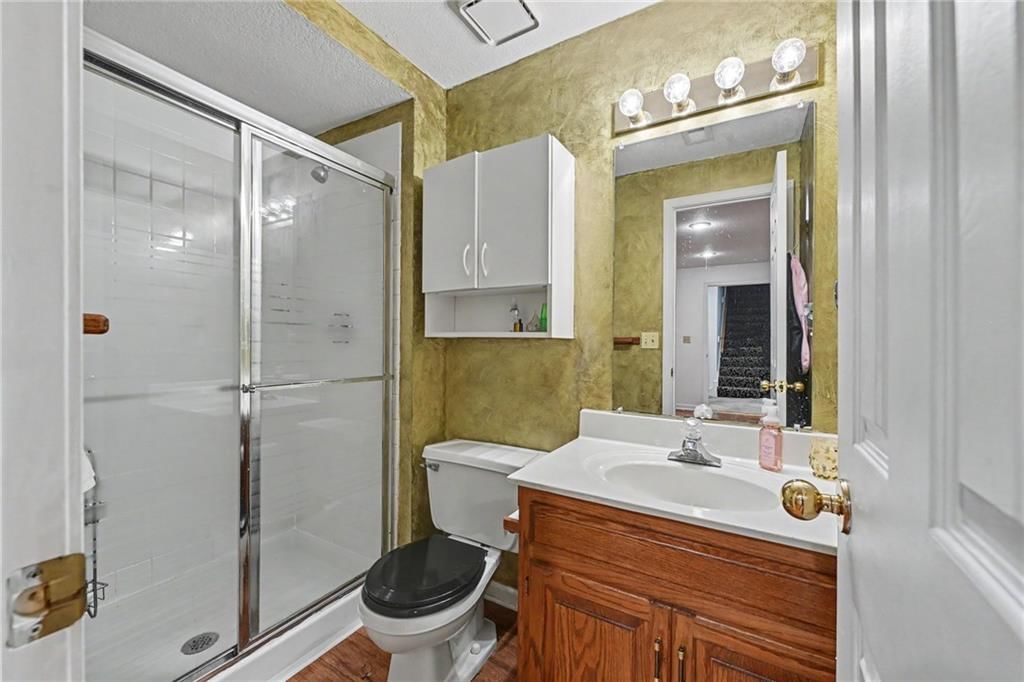 Photo 32 of 44 - 8225 NW Weatherby Drive, Weatherby Lake, MO 64152