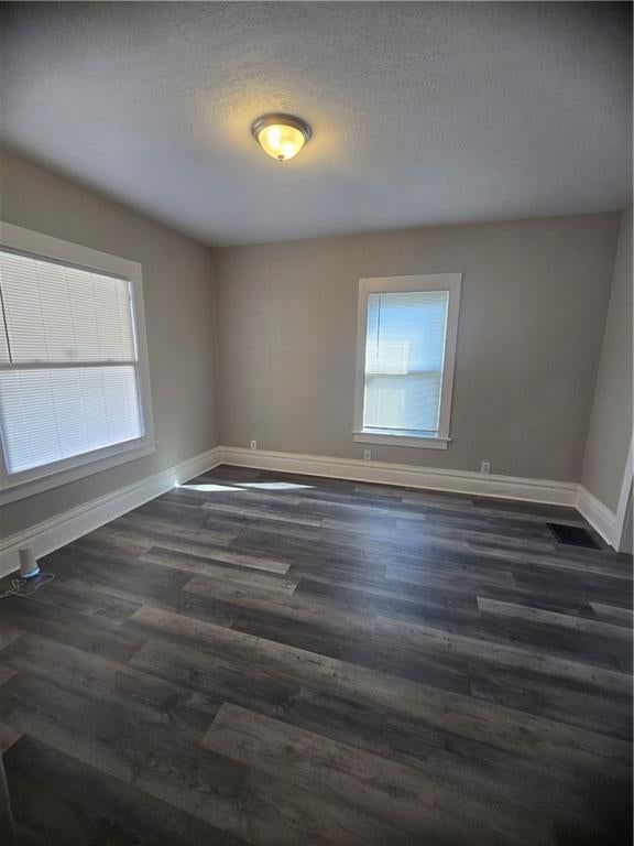 Photo 11 of 41 - 2522 Norton Avenue, Kansas City, MO 64130