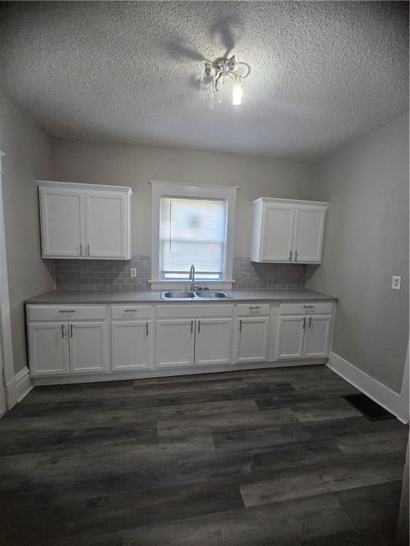Photo 15 of 41 - 2522 Norton Avenue, Kansas City, MO 64130