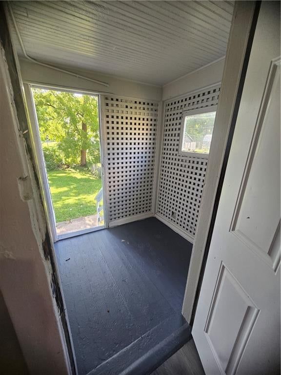 Photo 18 of 41 - 2522 Norton Avenue, Kansas City, MO 64130