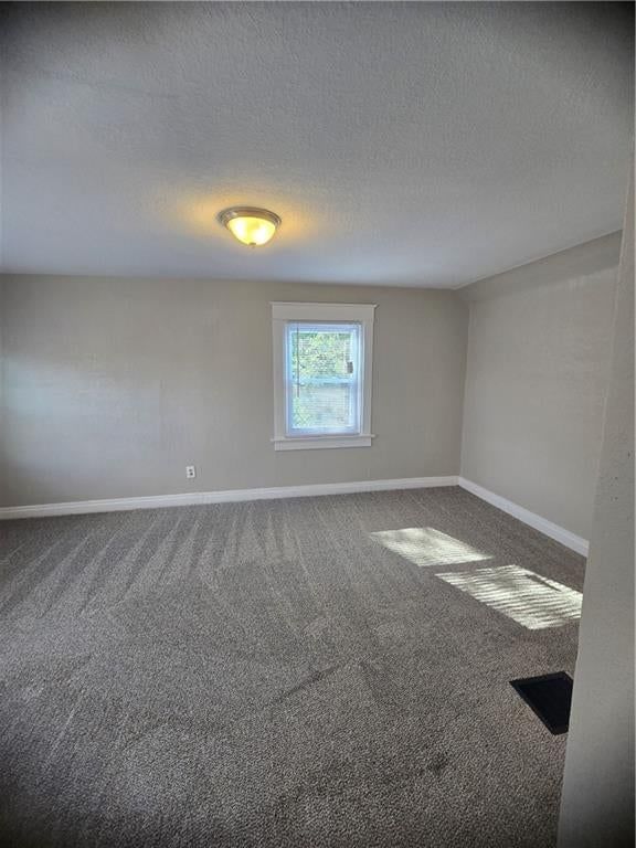 Photo 33 of 41 - 2522 Norton Avenue, Kansas City, MO 64130