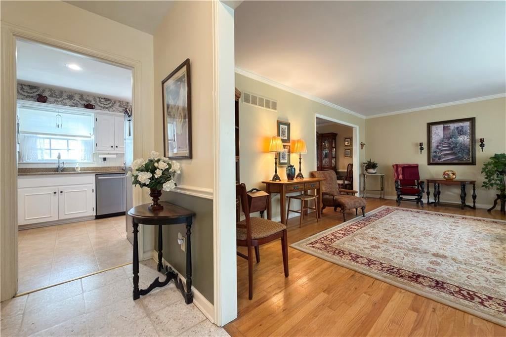 9220 Dearborn Street, Overland Park, KS: listing photo 3