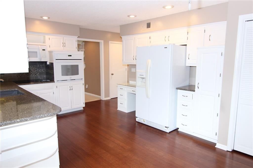 Photo 15 of 36 - 12817 W 116th Street, Overland Park, KS 66210
