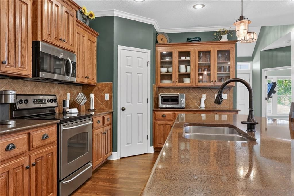 6101 LAKECREST Drive — photo 7