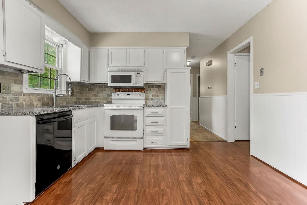 11204 W 51st Terrace — photo 8