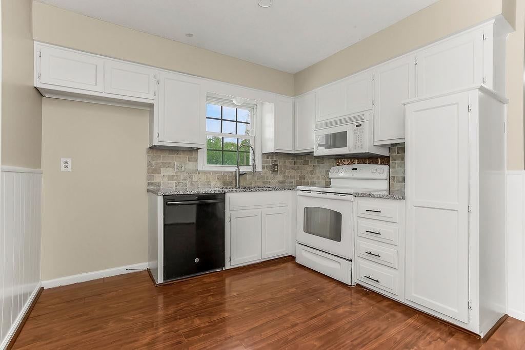 11204 W 51st Terrace — photo 9
