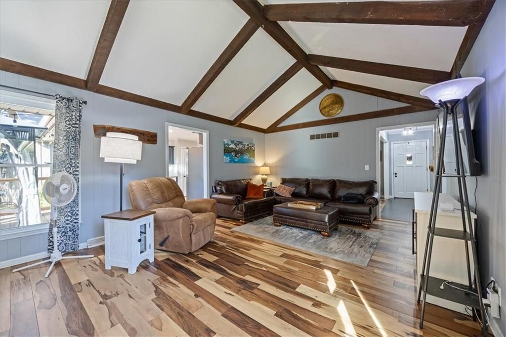 300 Johnston Drive — photo 5