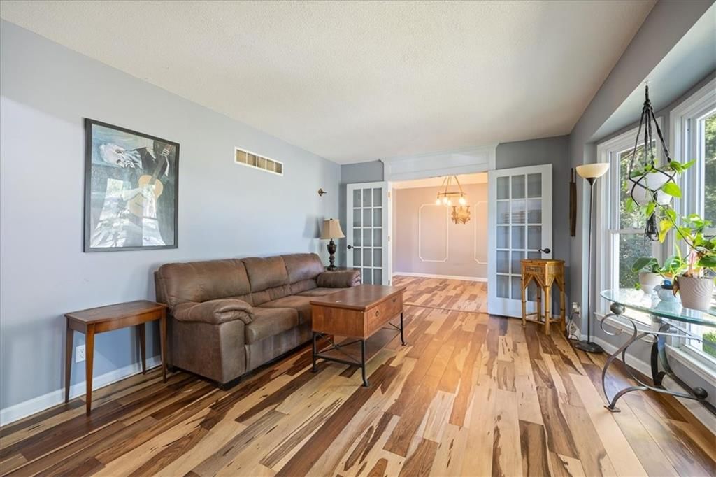 300 Johnston Drive — photo 7