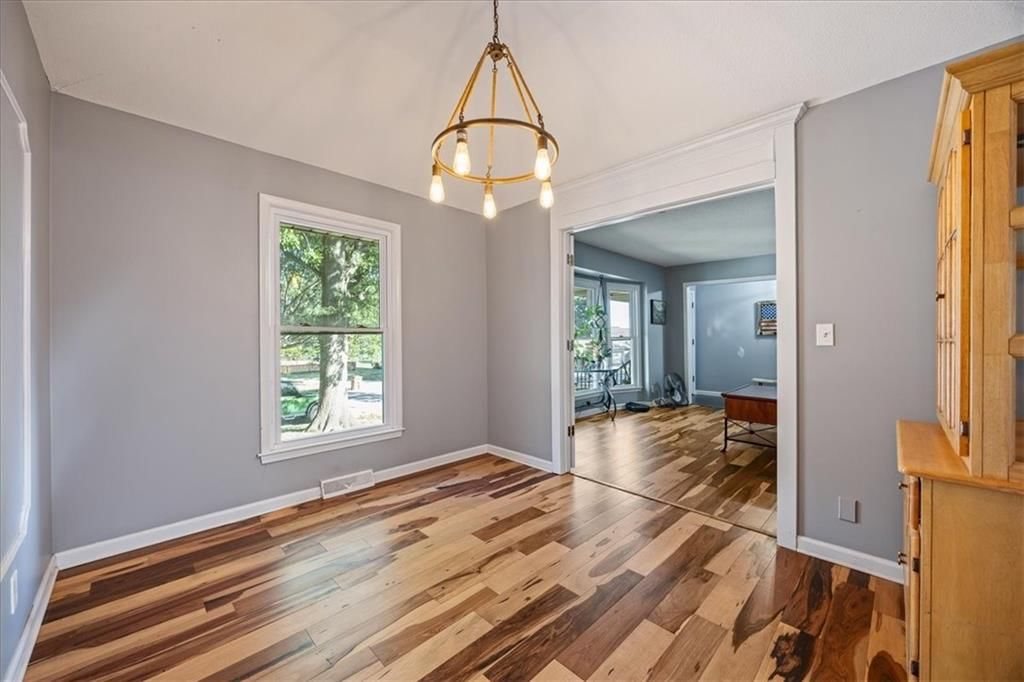 300 Johnston Drive — photo 8