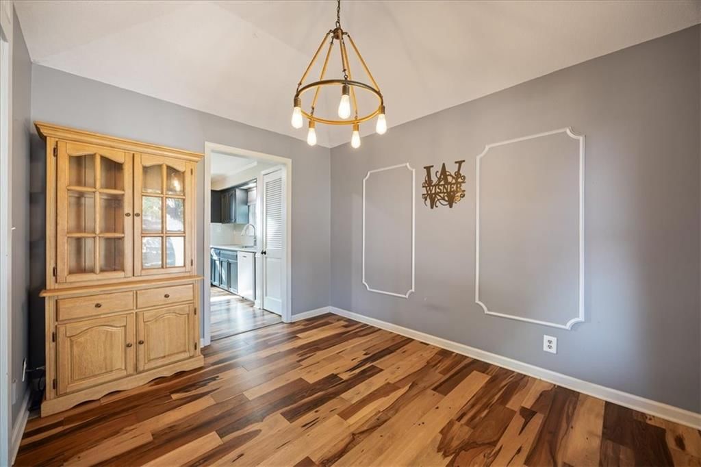 300 Johnston Drive — photo 9