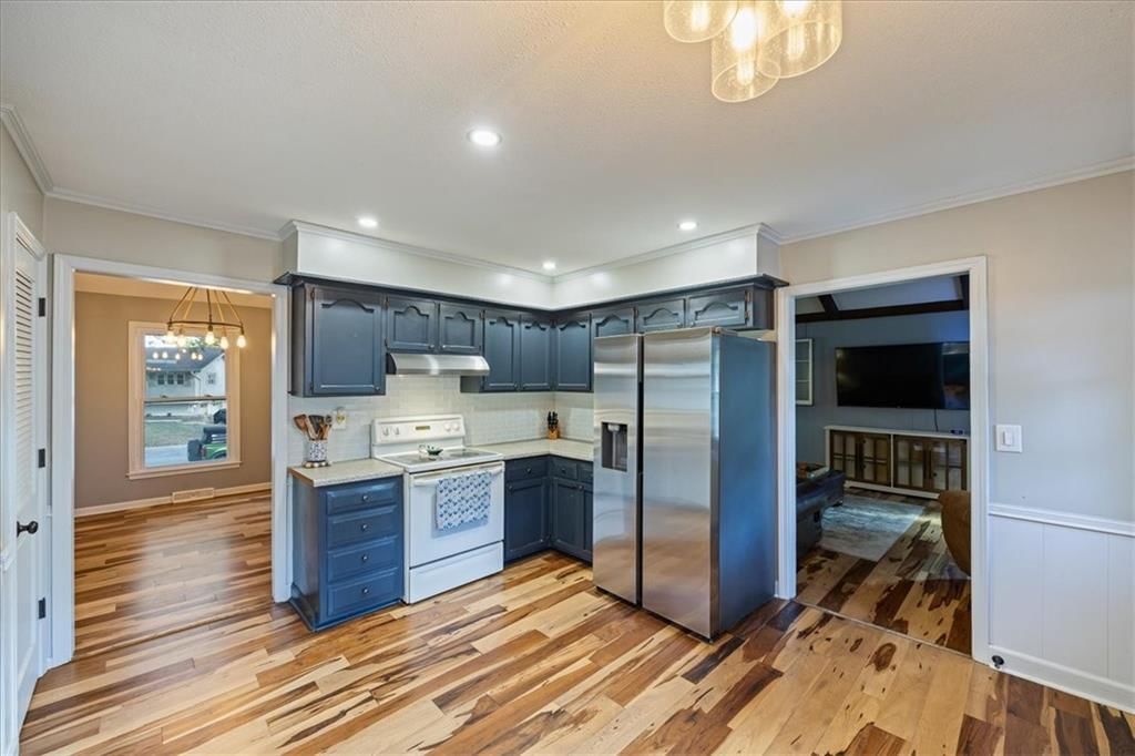 300 Johnston Drive — photo 12