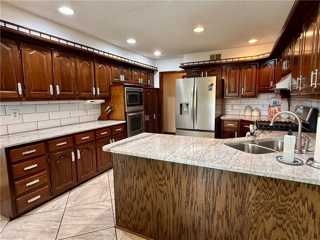 Photo 9 of 71 - 12809 Rickey Road, Kansas City, MO 64133