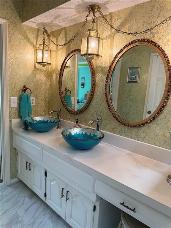 Photo 18 of 71 - 12809 Rickey Road, Kansas City, MO 64133
