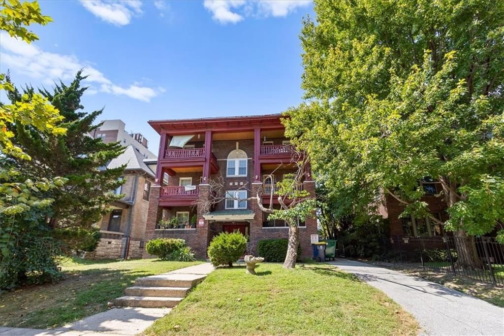 3820 Walnut Street, Kansas City, MO: listing photo 2