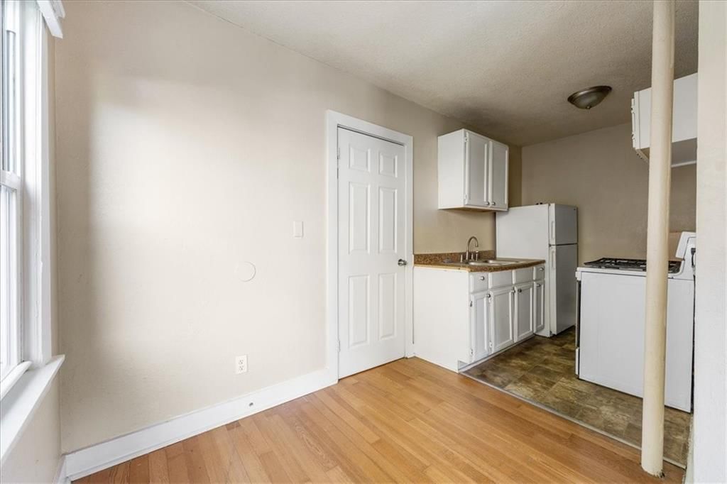Photo 5 of 25 - 3820 Walnut Street, Kansas City, MO 64111
