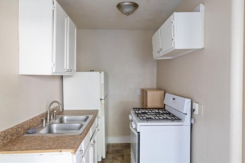 Photo 6 of 25, 3820 Walnut Street, Kansas City, MO 64111