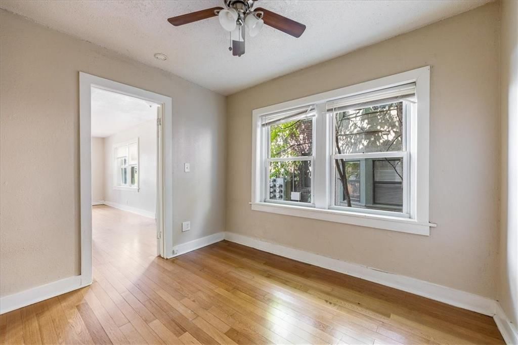 Photo 7 of 25 - 3820 Walnut Street, Kansas City, MO 64111