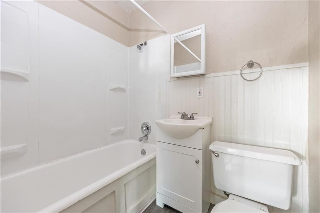 Photo 9 of 25, 3820 Walnut Street, Kansas City, MO 64111