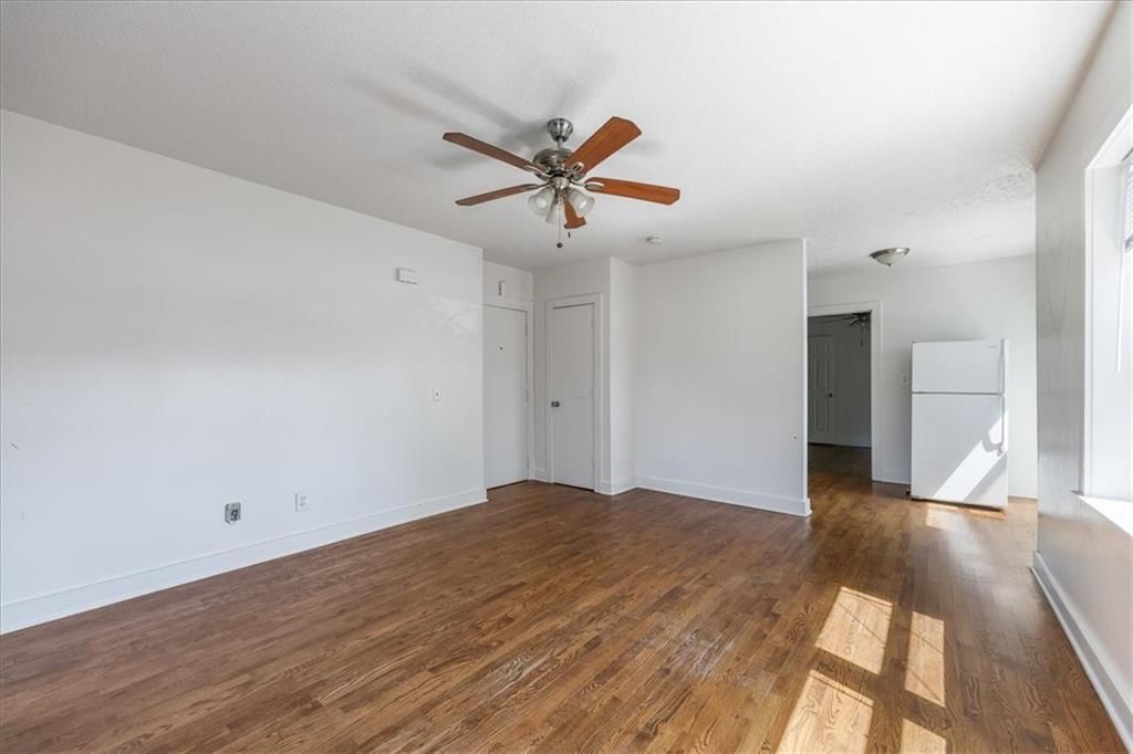 Photo 11 of 25 - 3820 Walnut Street, Kansas City, MO 64111