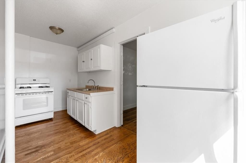Photo 13 of 25 - 3820 Walnut Street, Kansas City, MO 64111