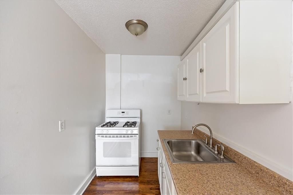 Photo 14 of 25 - 3820 Walnut Street, Kansas City, MO 64111