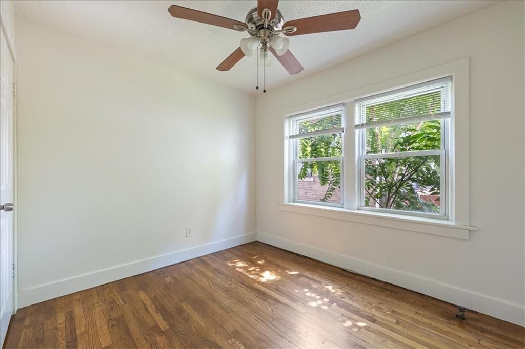 Photo 15 of 25 - 3820 Walnut Street, Kansas City, MO 64111