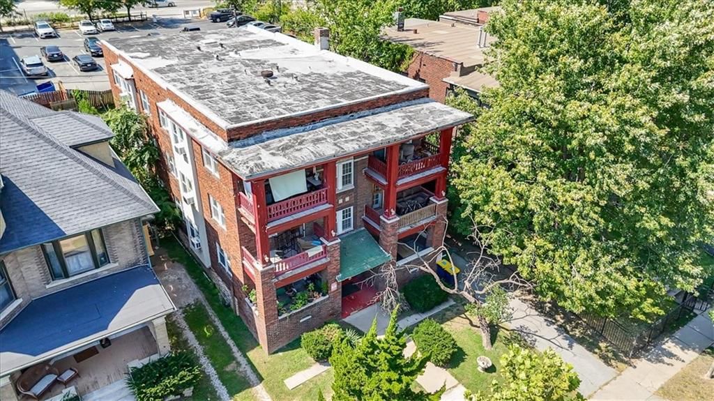Photo 22 of 25 - 3820 Walnut Street, Kansas City, MO 64111