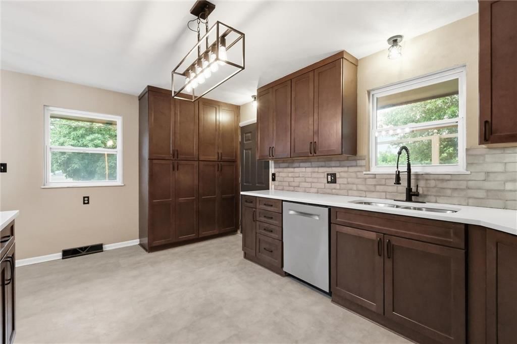 2806 N River Boulevard — photo 15