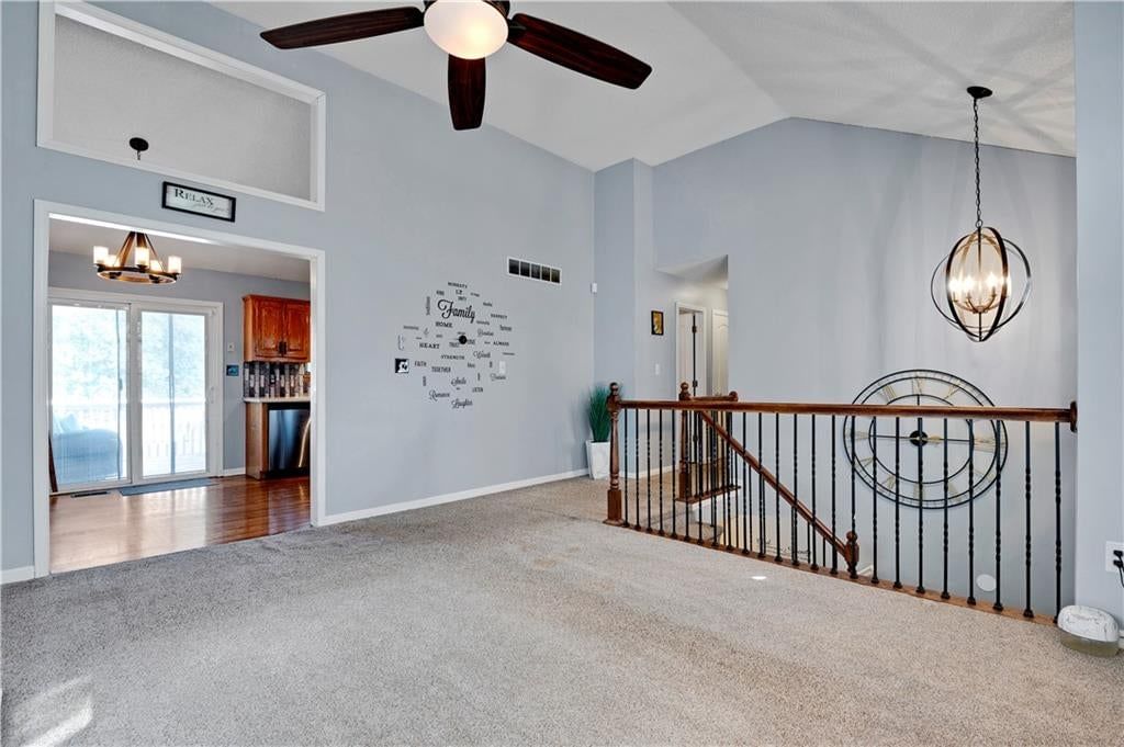 Photo 4 of 19, 11037 N Lewis Avenue, Kansas City, MO 64157