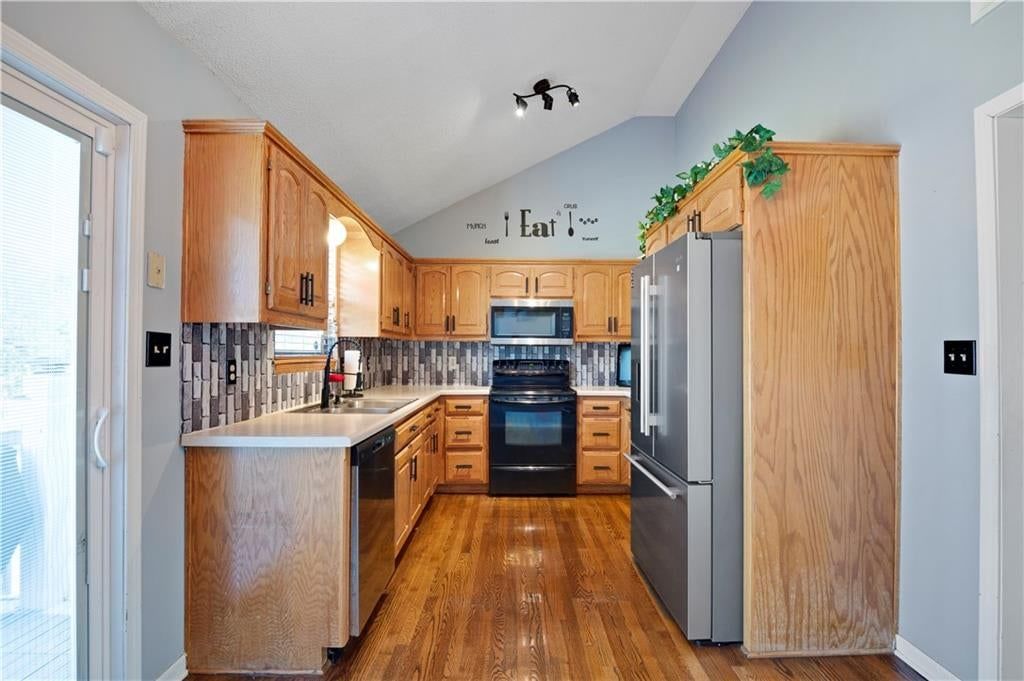 Photo 6 of 19, 11037 N Lewis Avenue, Kansas City, MO 64157