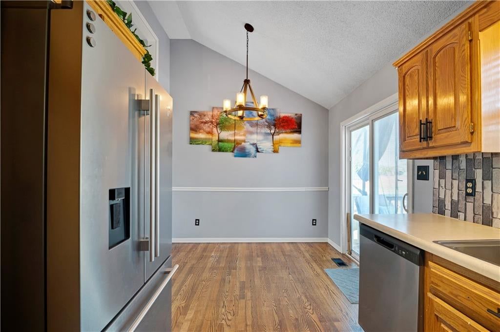 Photo 9 of 19 - 11037 N Lewis Avenue, Kansas City, MO 64157