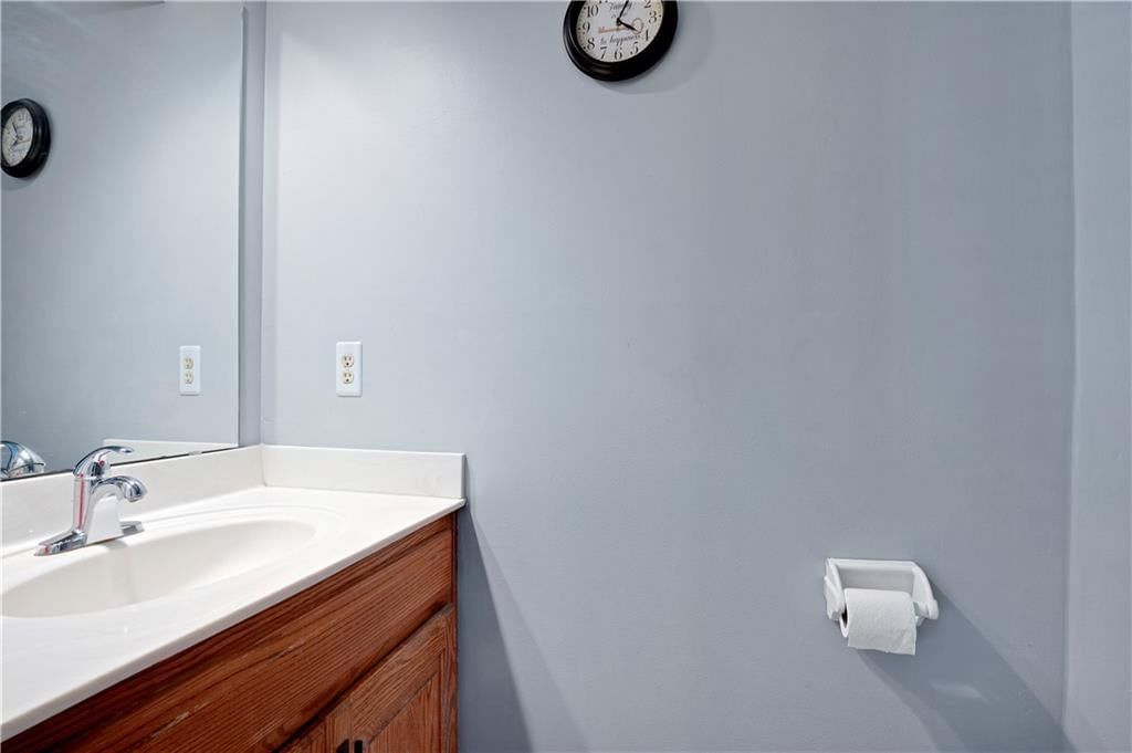 Photo 16 of 19 - 11037 N Lewis Avenue, Kansas City, MO 64157