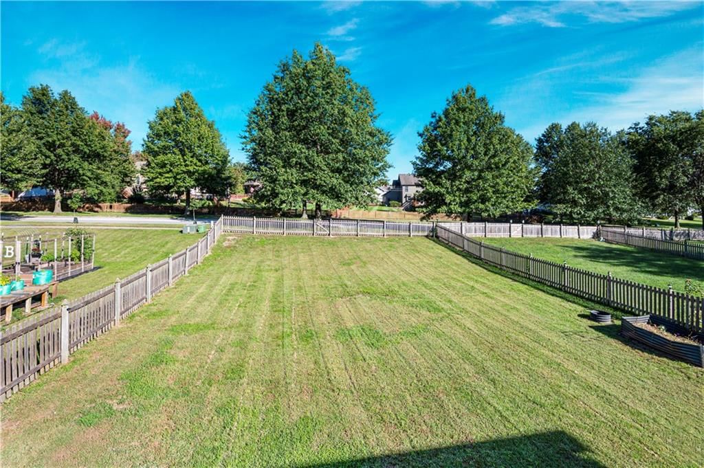 Photo 17 of 19, 11037 N Lewis Avenue, Kansas City, MO 64157