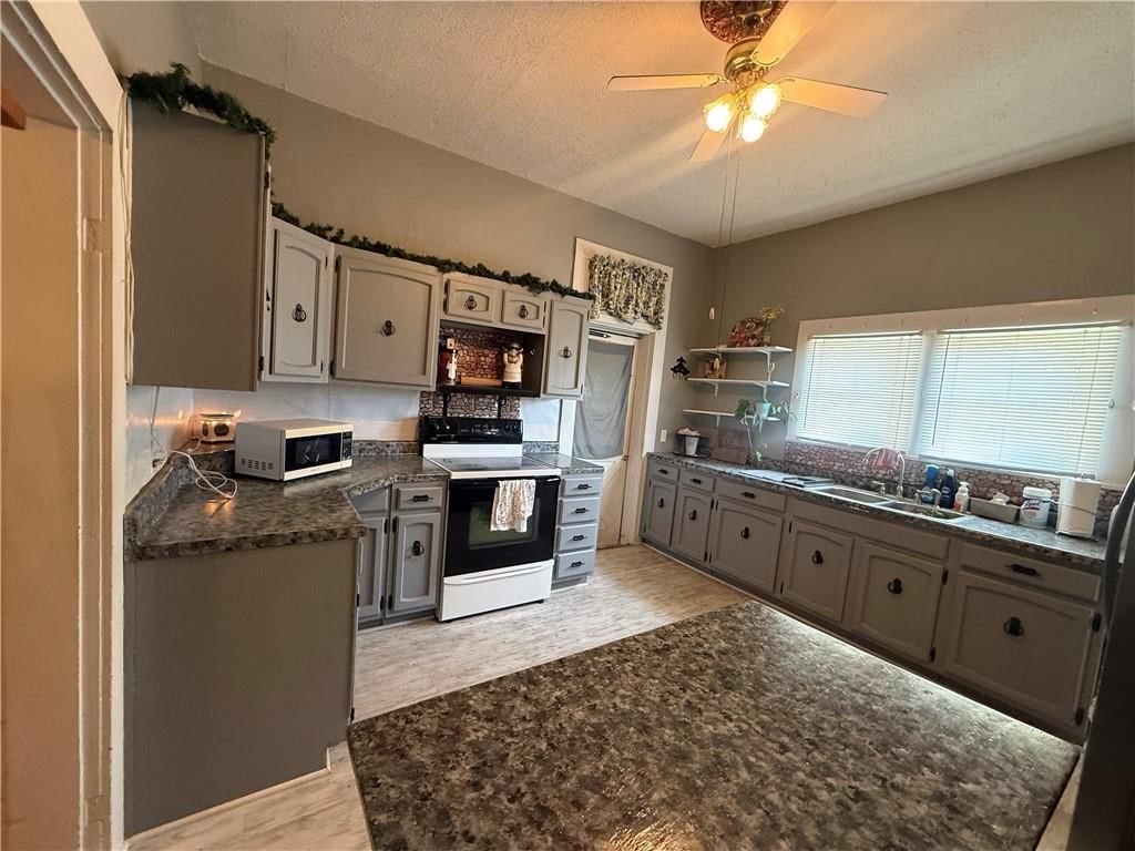 209 W Nodaway Street — photo 5