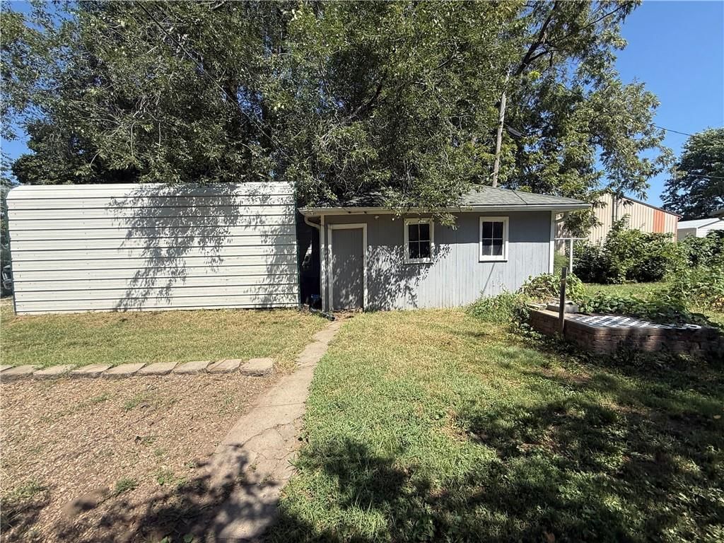209 W Nodaway Street — photo 28