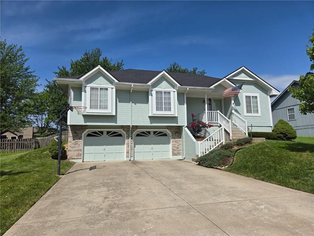 1534 NE Stonewood Drive — photo 1