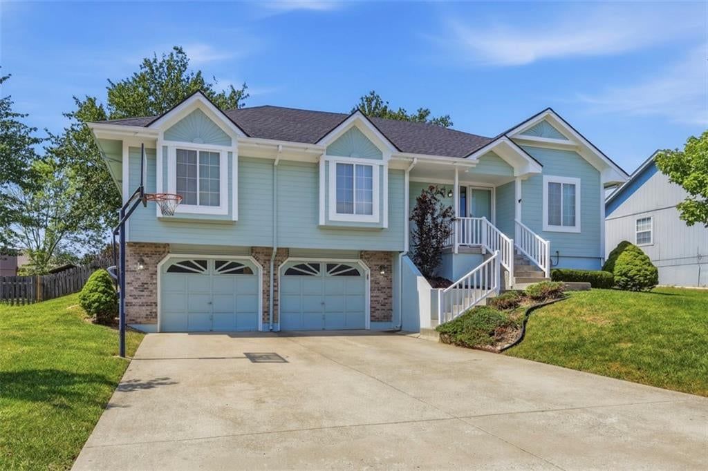 1534 NE Stonewood Drive — photo 3