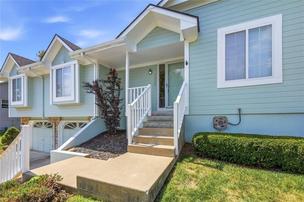 1534 NE Stonewood Drive — photo 4