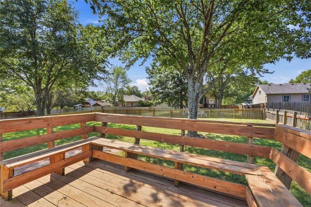 1534 NE Stonewood Drive — photo 32