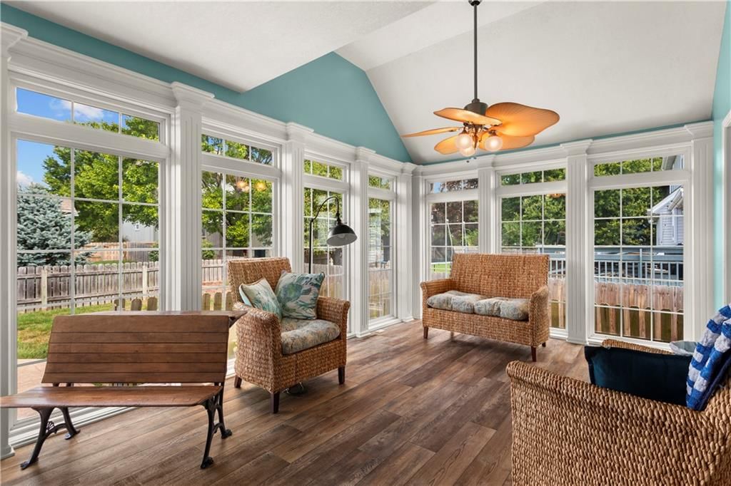 Photo 19 of 43 - 2724 SE Nottingham Drive, Lee's Summit, MO 64063